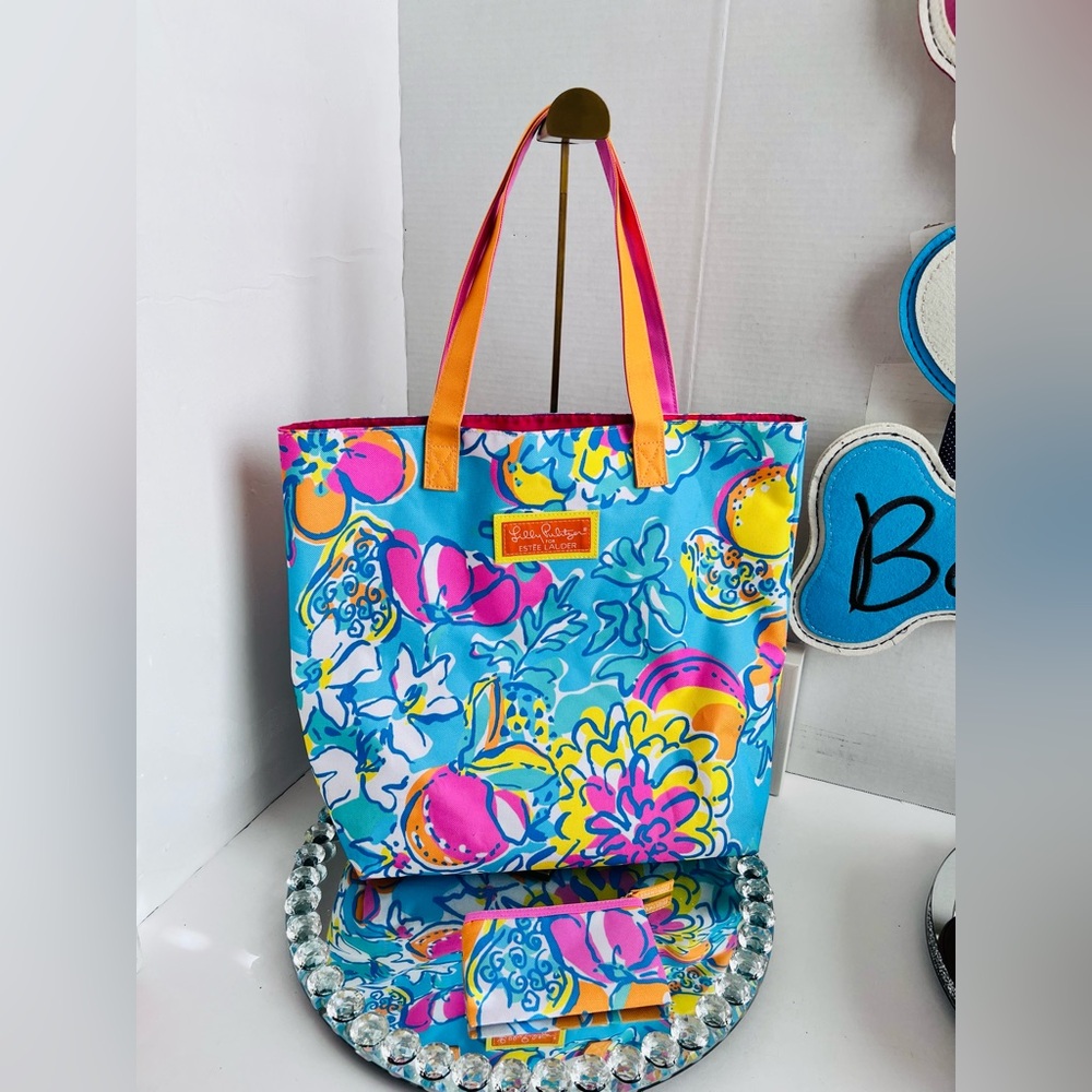 Set Lilly Pulitzer NWOT Blue and Pink Floral set Tote and cosmetic bag - Picture 4 of 10